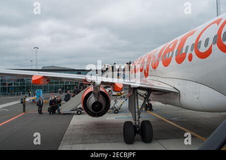 Kopenhagen, Dänemark - Juni 2012. An Bord eines Easyjet-Flugzeugs am Flughafen Kopenhagen Stockfoto