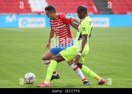 Granada, Spanien. Februar 2021, 13th. Angel Montoro von Granada CF und Geoffrey Kondogbia von Atletico de Madrid während des spanischen Fußballspiels La Liga zwischen Granada CF und Atletico de Madrid am 13. Februar 2021 im Stadion Nuevo los Carmenes in Granada, Spanien - Foto Irina R Hipolito / Spanien DPPI / DPPI / LiveMedia Kredit: Paola Benini/Alamy Live News Stockfoto