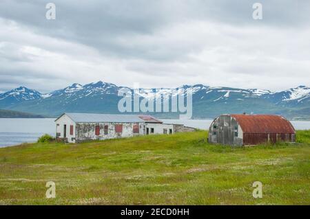 Verlassene Gebäude auf der Insel Hrisey in Island Stockfoto