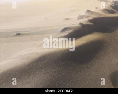Eisige frische Schnee Hügel Textur in einer Winternacht Stockfoto