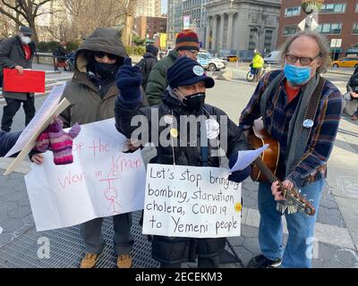 Mitglieder der war Resisters League und andere Anti-Kriegs-Aktivisten demonstrieren Stoppen Sie die US-Beteiligung am Krieg im Jemen, wo die Die Menschen leiden unter Schrecken Stockfoto