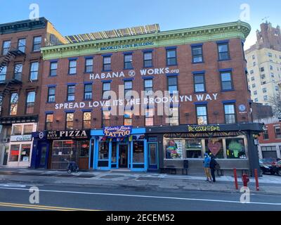 Brooklyn Love Building an der Fulton Street im Viertel Fort Greene in Brooklyn, New York. Stockfoto