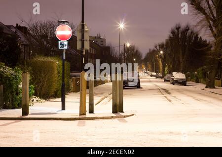 Morgenansicht der London Straße in Nacht Schnee von Storm darcy bedeckt, Tier aus Osten 2, London Stockfoto