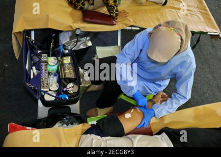 Menschen, deren Gesundheit von einem Arzt überprüft wird Stockfoto