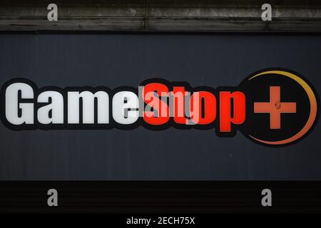 Dublin, Irland. Februar 2021, 13th. GameStop-Logo in einem ihrer Geschäfte auf der Henry Street in Dublin gesehen. Kredit: SOPA Images Limited/Alamy Live Nachrichten Stockfoto