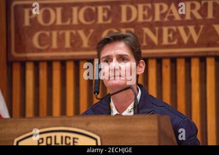 NEW YORK, NY - 13. FEBRUAR: Die New York City Police Chief of Transit Kathleen O'Reilly spricht während einer Pressekonferenz am 13. Februar 2021 in New York City. Zwei obdachlose Menschen erstochen, zwei andere verletzt in separaten ZÜGEN in New York City während einer 14-stündigen Reise geglaubt, um von einem eineinigen Mann begangen werden. Kredit: Ron Adar/Alamy Live Nachrichten Stockfoto