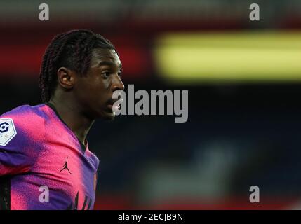 Paris, Frankreich. Februar 2021, 13th. Moise Kean von Paris Saint-Germain reagiert während des Fußballspiels der französischen Ligue 1 zwischen Paris Saint-Germain (PSG) und Nizza (OGCN) im Stadion Parc des Princes in Paris, Frankreich, 13. Februar 2021. Kredit: Gao Jing/Xinhua/Alamy Live Nachrichten Stockfoto