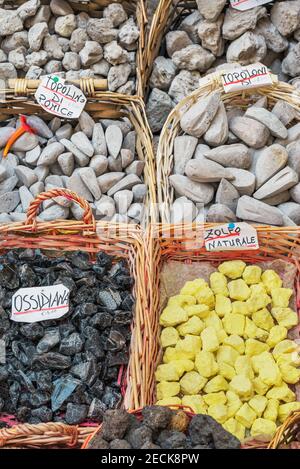 Vulkanstein Souvenirs, Lipari Insel, Äolischen Inseln, Sizilien, Italien, Stockfoto