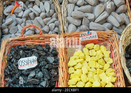 Vulkanstein Souvenirs, Lipari Insel, Äolischen Inseln, Sizilien, Italien, Stockfoto