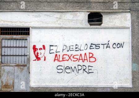 Verschiedene Graffiti in den Hauptstraßen von Caracas, fordern die Veröffentlichung von Alex Saab, mit dem Hashtag #Freealexsaab. Auch Plakate, die darauf hinweisen, dass h Stockfoto