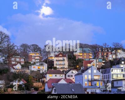 Vollmond, Blaue Stunde im Treppenviertel, Hamburg -Blankenese, Deutschland, Europa Stockfoto