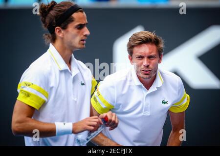 Pierre-Hugues Herbert (ATP 84) und Nicolas Mahut (ATP 8) Während eines Tennisspieles zwischen dem französischen Paar Mahut-Herbert und Australisches Paar Entenkraut Stockfoto