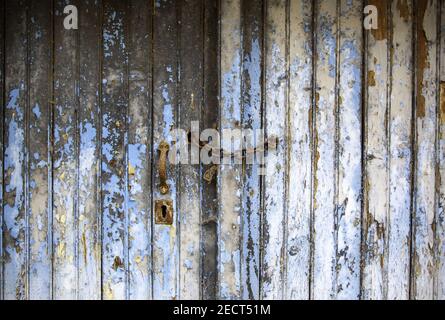 Kette und Vorhängeschloss Industrietür, Bau und Architektur, Schutz Stockfoto