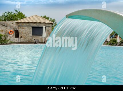 Wasserfall Jet mit Whirlpool in Aktion Stockfoto