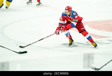 Malmoe, Schweden. Februar 2021, 13th. Vladimir Butuzov (94) von Russland in der Beijer Hockey Games 2021 Spiel zwischen Schweden und Russland in der Malmoe Arena in Malmoe gesehen. (Foto Kredit: Gonzales Foto/Alamy Live News Stockfoto