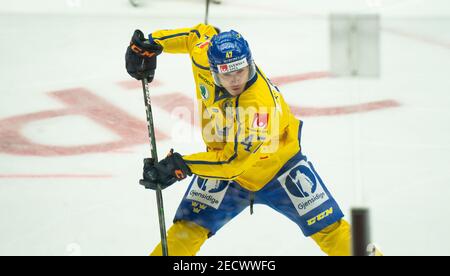 Malmoe, Schweden. Februar 2021, 13th. Pontus Holmberg (47) von Schweden gesehen in der Beijer Hockey Games 2021 Spiel zwischen Schweden und Russland in der Malmoe Arena in Malmoe. (Foto Kredit: Gonzales Foto/Alamy Live News Stockfoto