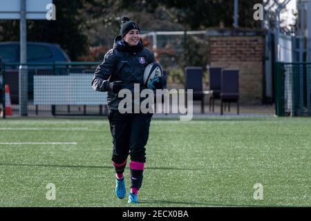 Surrey, Großbritannien. Februar 2021, 13th. Emily Scarratt (#13 Loughborough Lightning) während des Allianz Premier 15s Spiels zwischen Harlequins Women und Loughborough Lightning in Cobham, Surrey, England. Kredit: SPP Sport Presse Foto. /Alamy Live Nachrichten Stockfoto