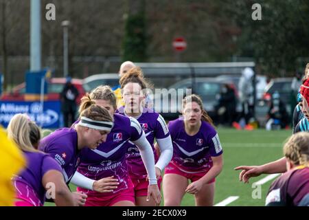 Surrey, Großbritannien. Februar 2021, 13th. Georgia Bradley (#8 Loughborough Lightning) beim Line-Out während des Allianz Premier 15s Spiels zwischen Harlequins Women und Loughborough Lightning in Cobham, Surrey, England. Kredit: SPP Sport Presse Foto. /Alamy Live Nachrichten Stockfoto