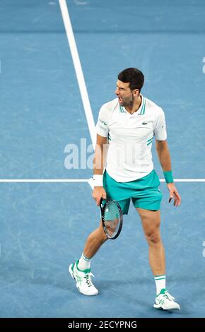 Melbourne, Australien. Februar 2021, 14th. Novak Djokovic reagiert während des 4th-Runden-Spiels der Männer zwischen Novak Djokovic aus Serbien und Milos Raonic aus Kanada beim Australian Open 2021 Tennisturnier in Melbourne Park, Melbourne, Australien, am 14. Februar 2021. Quelle: Bai Xuefei/Xinhua/Alamy Live News Stockfoto