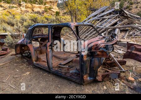 Alte Autorahmen in der alten Kohle Bergbau Geisterstadt Sego, Utah, USA Stockfoto