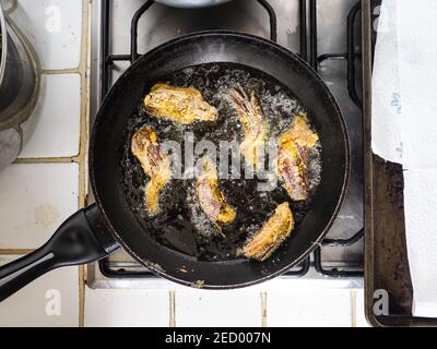 Frische Artischocken zu Hause braten Stockfoto