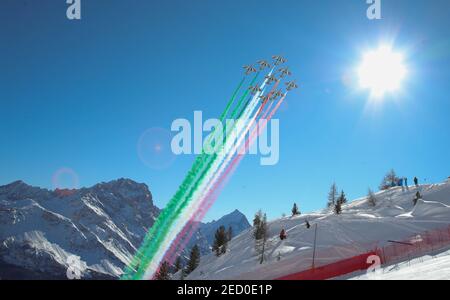 Cortina (BL, Italien. Februar 2021, 14th. Cortina (BL), Italien, Vertigine, 14. Februar 2021, Frecce Tricolore während der FIS Alpine World SKI Championships 2021 - Abfahrt - Männer - alpines Skirennen Credit: Sergio Bisi/LPS/ZUMA Wire/Alamy Live News Stockfoto