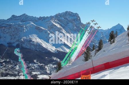 Cortina (BL, Italien. Februar 2021, 14th. Cortina (BL), Italien, Vertigine, 14. Februar 2021, Frecce Tricolore während der FIS Alpine World SKI Championships 2021 - Abfahrt - Männer - alpines Skirennen Credit: Sergio Bisi/LPS/ZUMA Wire/Alamy Live News Stockfoto