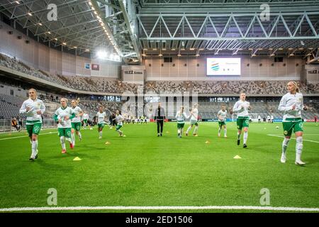 Stockholm, Schweden. Februar 2021, 14th. Hammarby beim Aufwärmen vor dem Finale der Volkswagen Stockholm Challenge zwischen Hammarby und Brommapojkarna in der Tele2 Arena in Stockholm, Schweden Credit: SPP Sport Press Photo. /Alamy Live Nachrichten Stockfoto