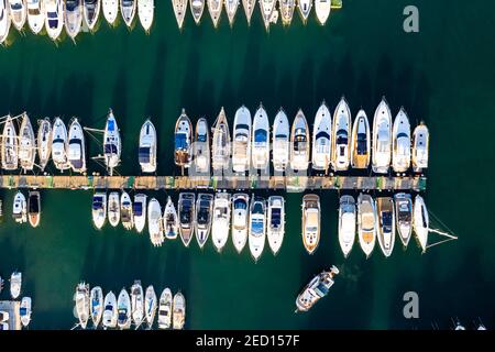 Andratx, Port d'Andratx, Boote an der Anlegestelle von oben, Mallorca, Balearen, Spanien Stockfoto