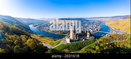 Luftaufnahme der Burgruine Landshut über der Mosel, Bernkastel-Kues, Mosel, Rheinland-Pfalz, Deutschland Stockfoto