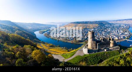 Luftaufnahme der Burgruine Landshut über der Mosel, Bernkastel-Kues, Mosel, Rheinland-Pfalz, Deutschland Stockfoto