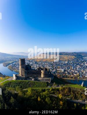 Luftaufnahme der Burgruine Landshut über der Mosel, Bernkastel-Kues, Mosel, Rheinland-Pfalz, Deutschland Stockfoto