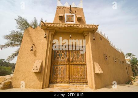 Farbige Tür, UNESCO-Weltkulturerbe Sehenswürdigkeit Diriyah, Riadh, Saudi-Arabien Stockfoto