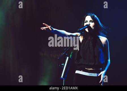 The Corrs in concert während ihrer 'Blue' Welttournee in der Wembley Arena in London, Großbritannien. Mi, 20th. Dezember 2000 Stockfoto