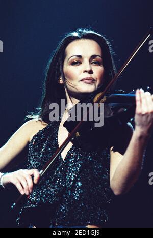 The Corrs in concert während ihrer 'Blue' Welttournee in der Wembley Arena in London, Großbritannien. Mi, 20th. Dezember 2000 Stockfoto