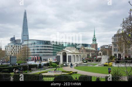 Blick auf die Trinity Square Gardens, London, Großbritannien Stockfoto