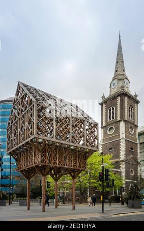 Paleys auf Pilern und St. Botolph ohne Kirche, Aldgate. London, Großbritannien Stockfoto