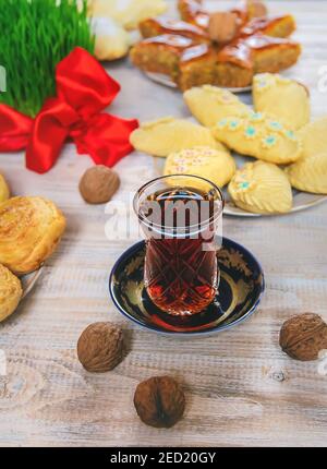 Navruz, ein aserbaidschanischer Nationalfeiertag. Süßigkeiten. Selektiver Fokus auf Lebensmittel Stockfoto
