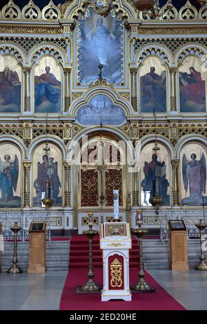 Russisch-orthodoxe Uspenski-Kathedrale, Innenraum, Chor mit Ikonostase, Altartisch, sakrale Kunst, Helsinki, Finnland Stockfoto