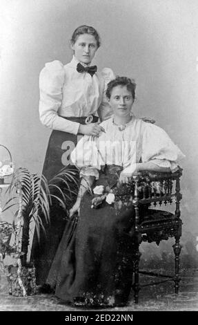 Zwei junge Frau, historische Fotografie, Ende 19th Jahrhundert, Loerrach, Deutschland Stockfoto