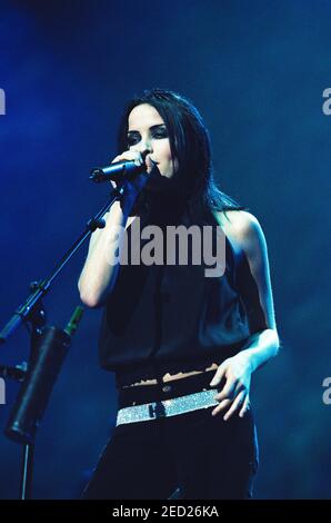 The Corrs in concert während ihrer 'Blue' Welttournee in der Wembley Arena in London, Großbritannien. Mi, 20th. Dezember 2000 Stockfoto