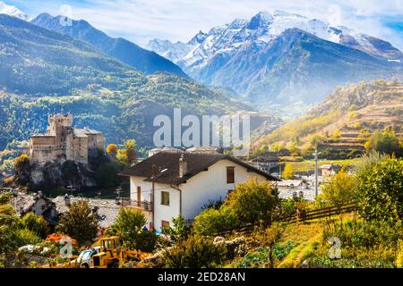 Schöne mittelalterliche Burgen des Aostatals - Saint Pierre, Norditalien Stockfoto