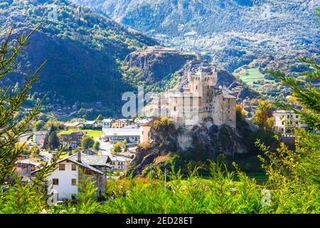 Schöne mittelalterliche Burgen des Aostatals - Saint Pierre, Norditalien Stockfoto