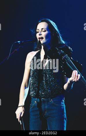 The Corrs in concert während ihrer 'Blue' Welttournee in der Wembley Arena in London, Großbritannien. Mi, 20th. Dezember 2000 Stockfoto