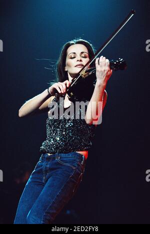 The Corrs in concert während ihrer 'Blue' Welttournee in der Wembley Arena in London, Großbritannien. Mi, 20th. Dezember 2000 Stockfoto