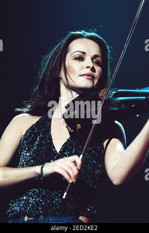 The Corrs in concert während ihrer 'Blue' Welttournee in der Wembley Arena in London, Großbritannien. Mi, 20th. Dezember 2000 Stockfoto