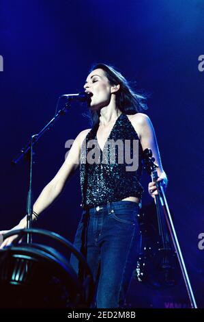 The Corrs in concert während ihrer 'Blue' Welttournee in der Wembley Arena in London, Großbritannien. Mi, 20th. Dezember 2000 Stockfoto