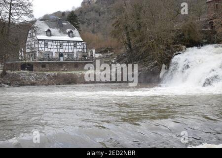 Wilder Wasserfall im Februar, Elztalwasserfall Stockfoto