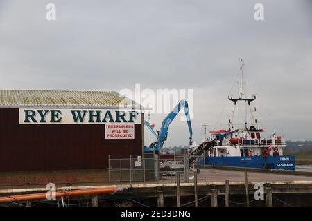 FEHN COURAGE FRACHTSCHIFF BEI RASTRUM LTD IM ROGGENHAFEN Stockfoto