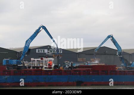 FEHN COURAGE FRACHTSCHIFF BEI RASTRUM LTD IM ROGGENHAFEN Stockfoto